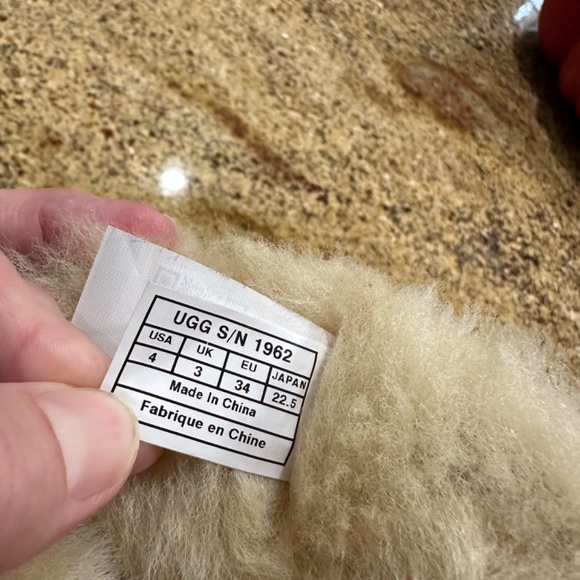 Ugh Kid’s  Bailey Button Triplet 1962 size 4 - Picture 4 of 4